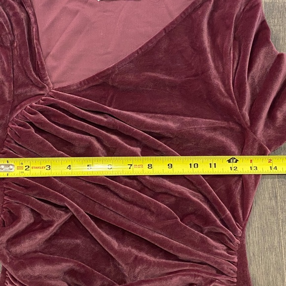 Abercrombie & Fitch Asymmetrical Ruched Velvet Midi Dress - Picture 4 of 8